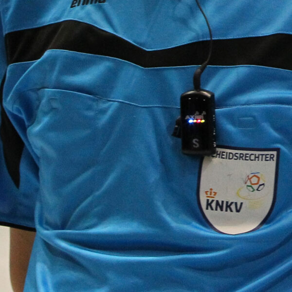 Scheidsrechters Headsets Op Knvb Shirt