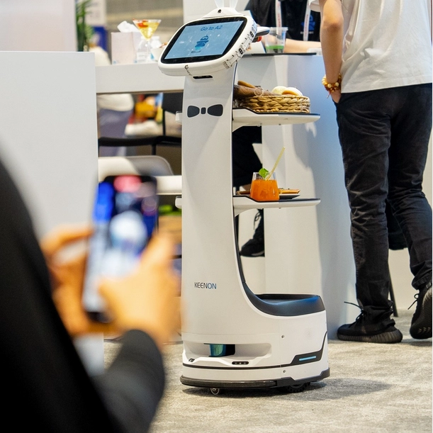 T8 Delivery Robot Small Beurs